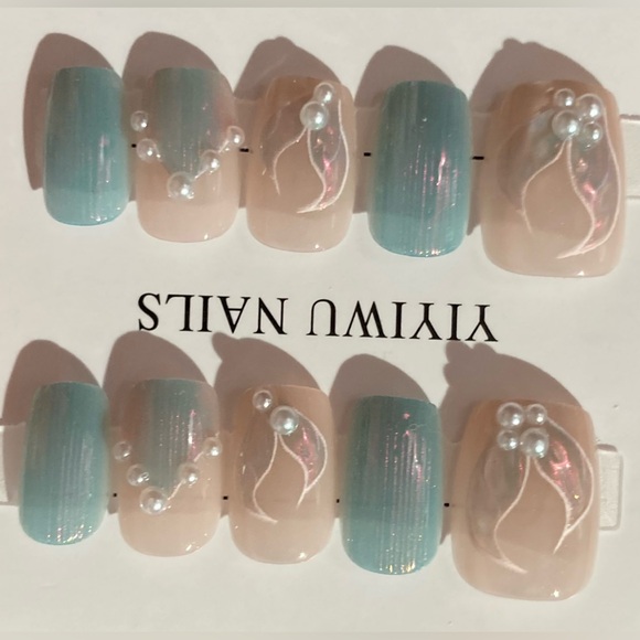 [M] 10Pcs Wearable Press on Nail Full Cover Short Square Blue Shine White Pearls - Picture 2 of 5